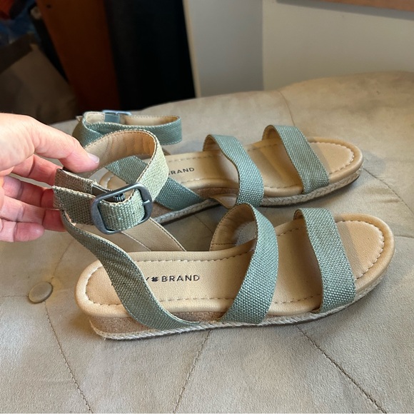 Lucky Brand Women's 7 Green Sandals - Picture 3 of 6
